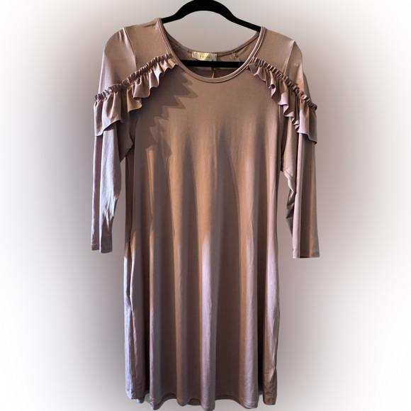 entro | Ruffled Dress - Picture 1 of 6